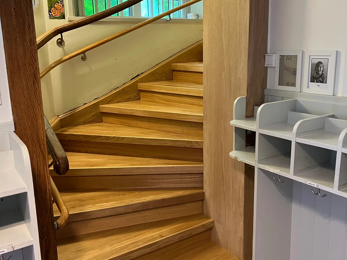 Trapprenovering i ek på Södermalm
