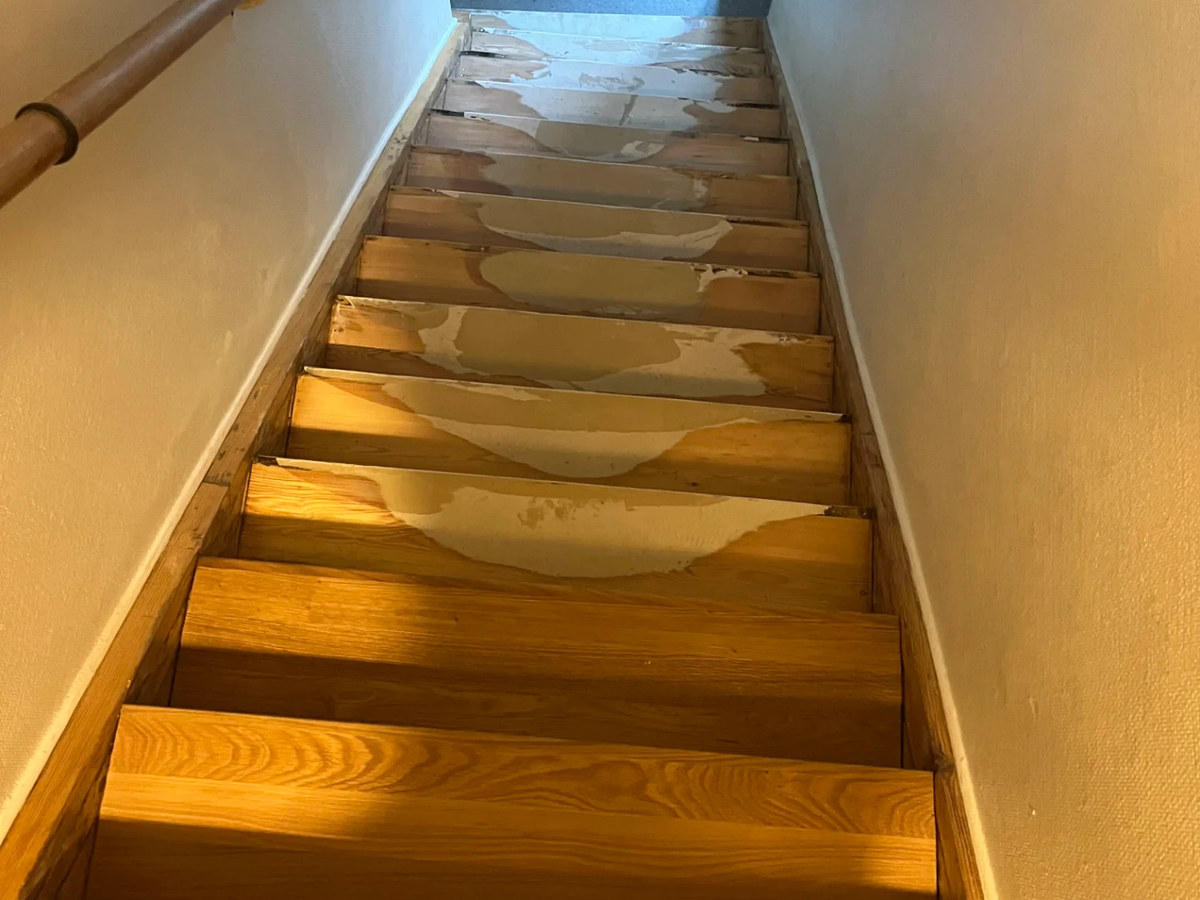 Trapprenovering i ek på Södermalm