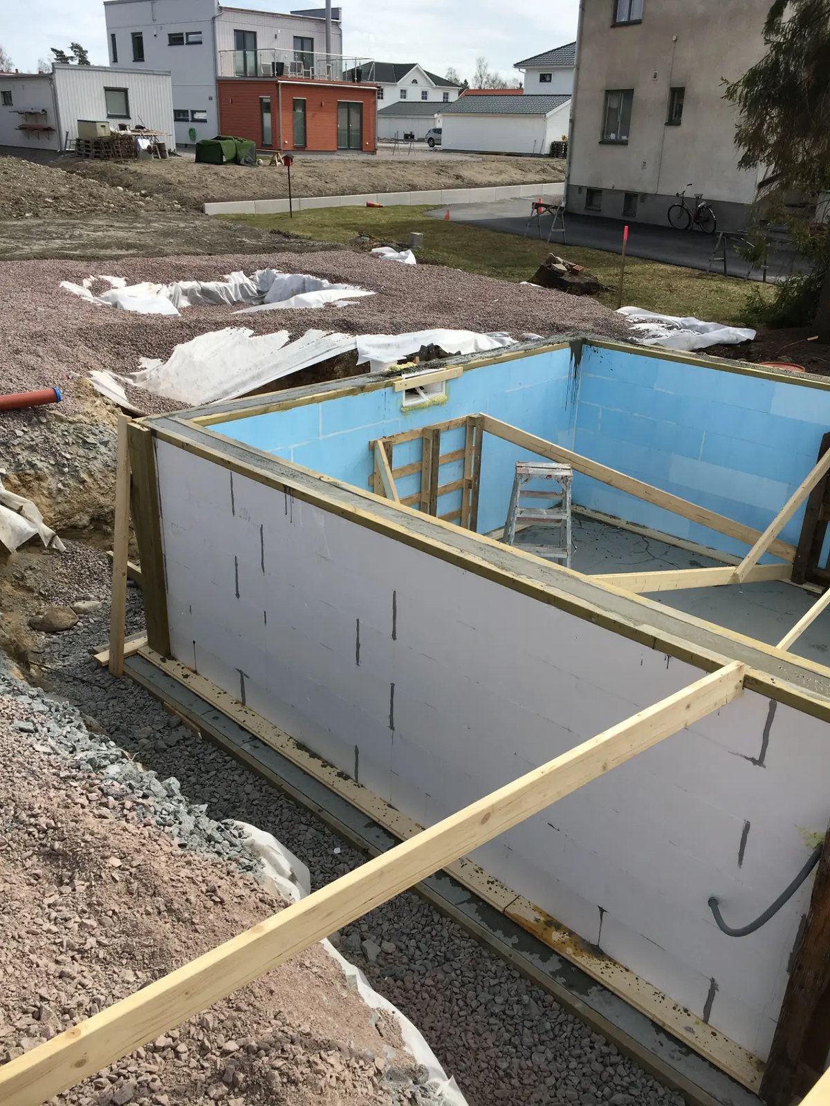 Nybyggd villa med pool i Vallentuna